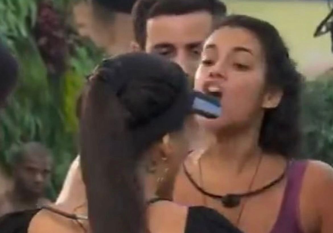 BARRACO! Fernanda e Alane brigam na academia e trocam xingamentos: “C* frouxo”; veja vídeo