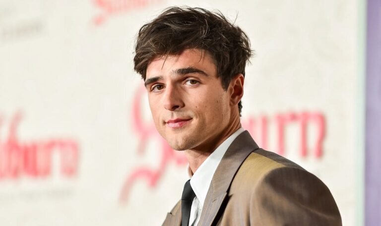 Jacob Elordi se irrita com fã pedindo selfie: "Não me toque"; veja vídeo 47 Jacob Elordi