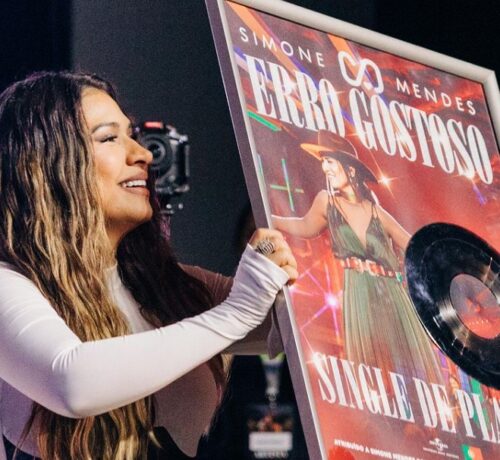 Imagem do post: Simone Mendes conquista disco de platina em Portugal