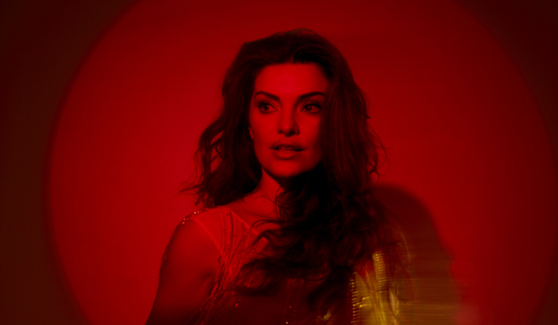 Mayana Neiva faz show de lançamento do álbum “Tá Tudo Aqui Dentro”