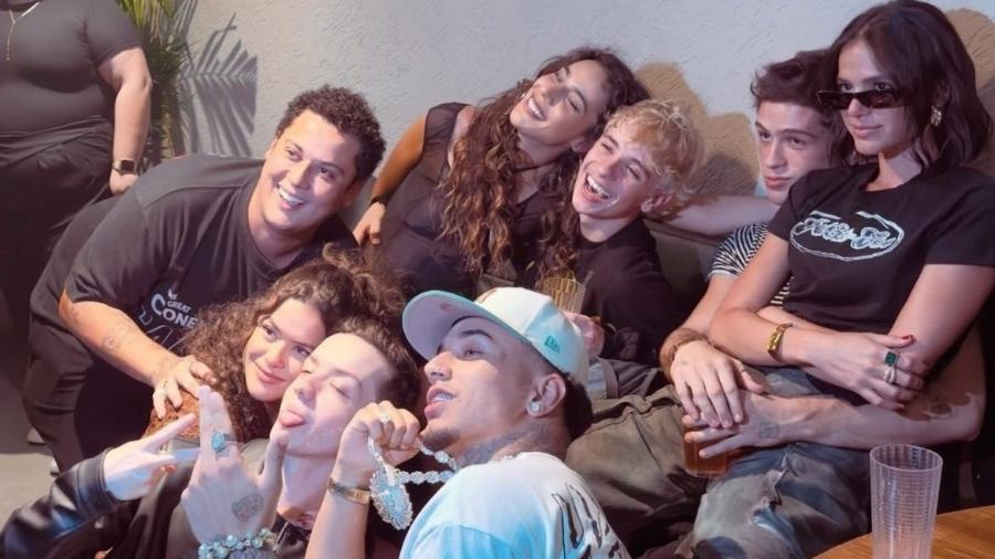 Bruna Marquezine e João Guilherme são flagrados em clima íntimo 52 Bruna Marquezine e João Guilherme são flagrados em clima íntimo