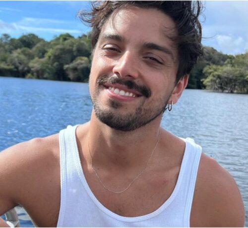 Imagem do post: Rodrigo Simas sobre revelar ser bissexual: ‘Liberdade’