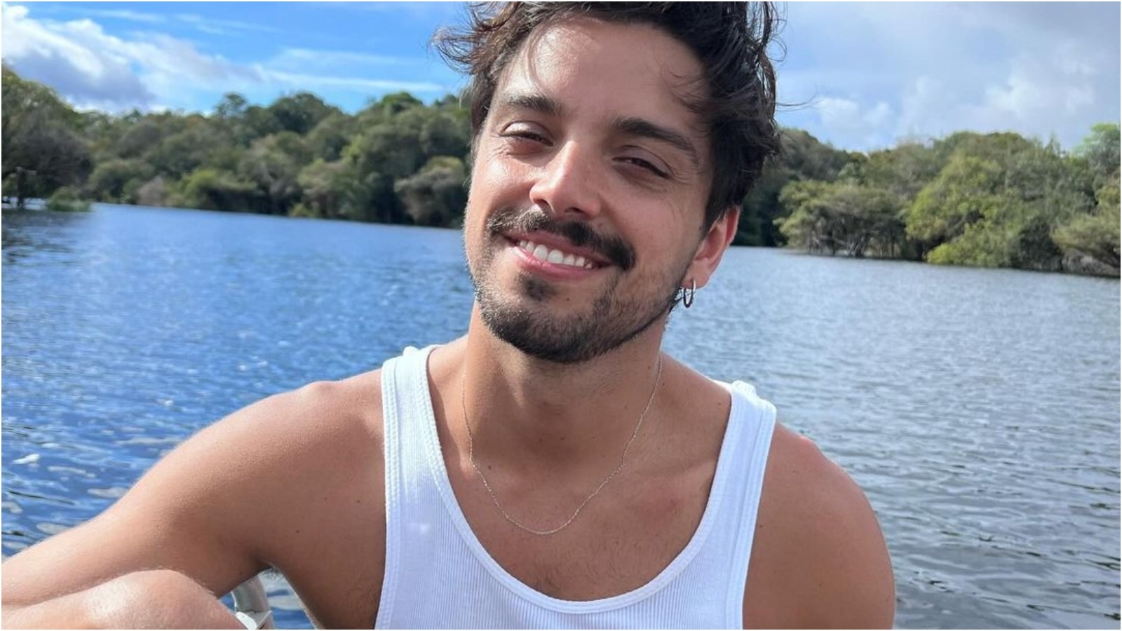 Rodrigo Simas desabafa sobre revelar ser bissexual