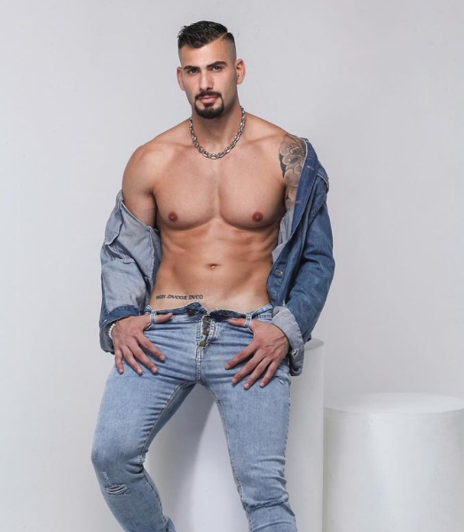 Nizam barbariza e compartilha vídeo g*zando