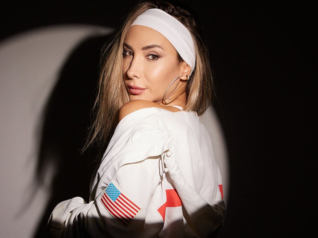 Influencer carioca Rafa Rizze estreia como cantora em single Foi mal aí