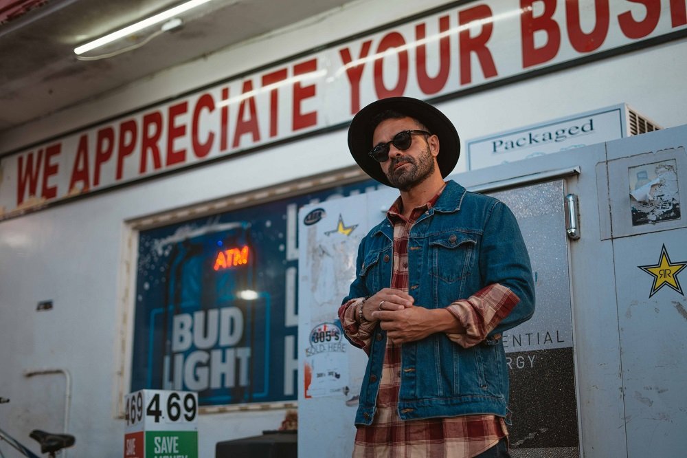 Xande, do Macucos, apresenta “Ela Me Faz Tão Bem” como novo single