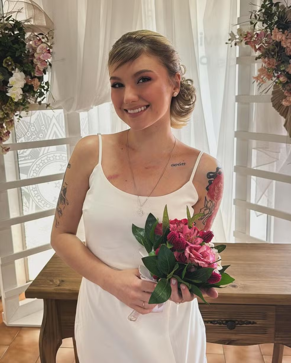 Isabel Veloso é acusada de aplicar golpes na web e se manifesta: "Só gravei vídeo"