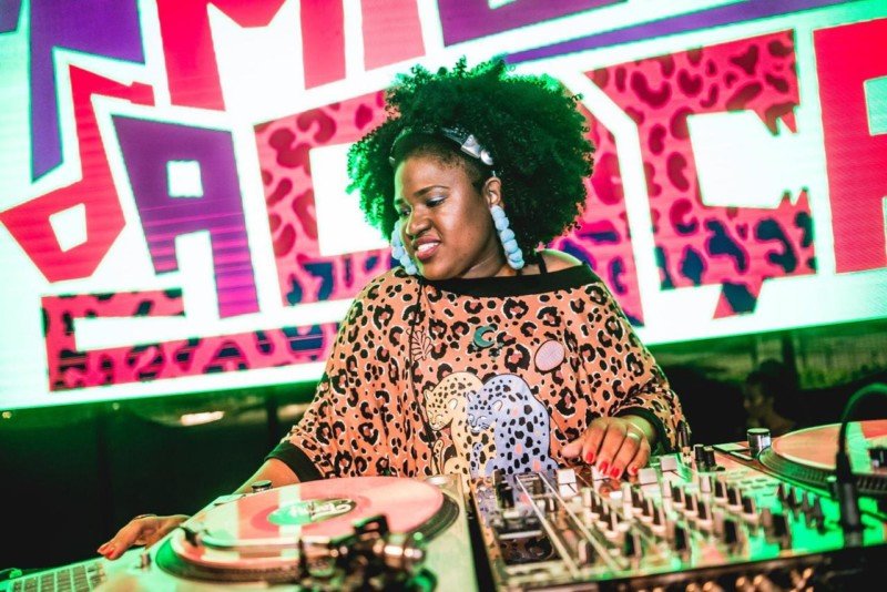 Com mais de 15 anos de carreira, DJ TamY se apresenta no Viaduto de Madureira