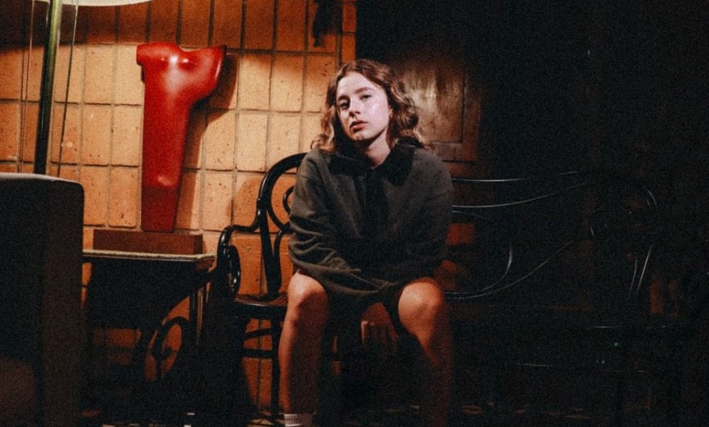 Registro audiovisual da canção, divulgada na última semana, explora memórias e revela uma Giana vulnerável e verdadeira