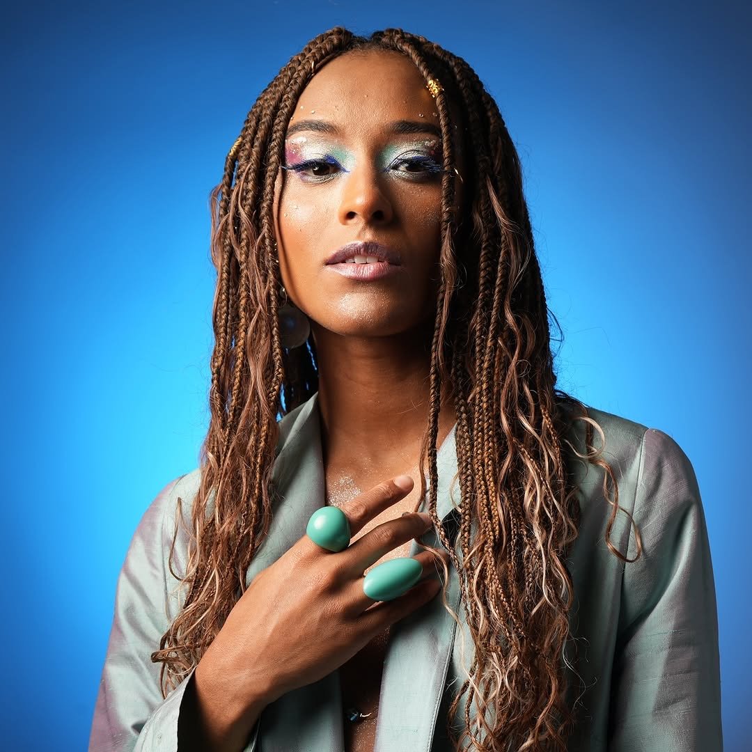 Com participação de Rashid, ex-The Voice Marília Lopes faz show de lançamento de novo EP em São Paulo