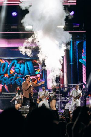 Wesley Safadão reúne 30 mil pessoas em primeira edição do "Arrocha Safadão"