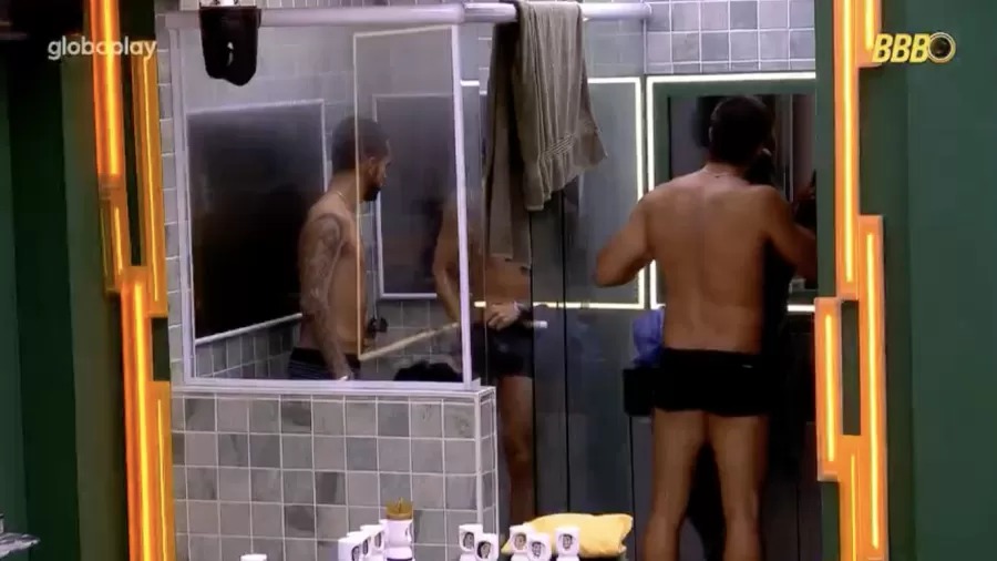 Vídeo: No BBB 25, gêmeos discutem no banho por uso do sabonete: “Passou no c*”