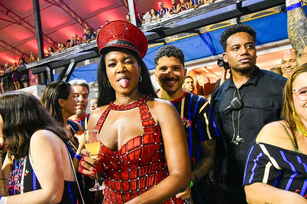 Imagem do post Casal! Yuri Lima e Iza curtem carnaval de SP em clima de romance