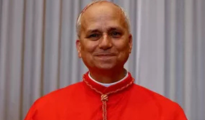 Robert Francis Prevost, novo papa Leão XIV, faz primeira aparição