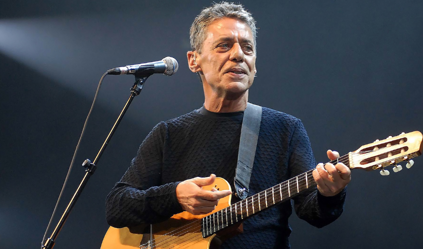 Chico Buarque passa por cirurgia craniana no Rio