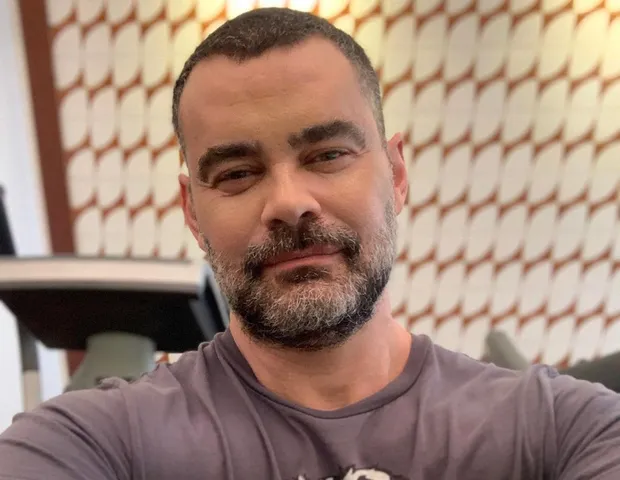 Carmo Dalla Vecchia rebate comentário sobre ter "jeito de homem": "Delicinha como ativo e passivo"