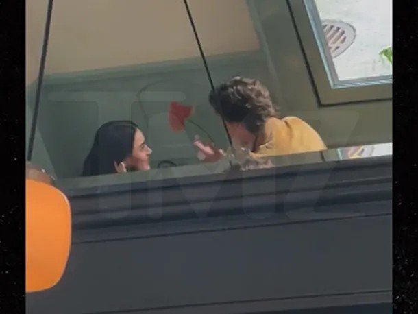 Katy Perry tem encontro romântico com ex-primeiro-ministro do Canadá, diz site