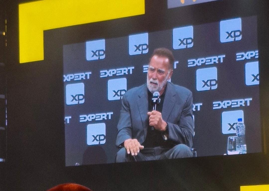 Arnold Schwarzenegger apresenta palestra em São Paulo; veja vídeo