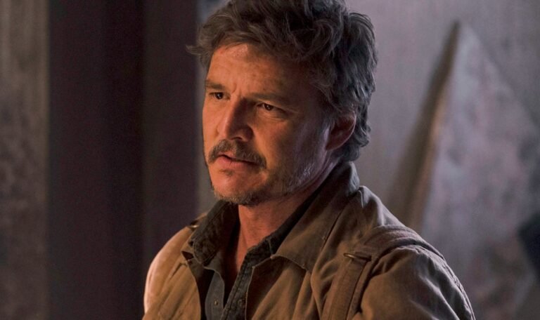 Pedro Pascal é flagrado com bonitão em iate na Espanha