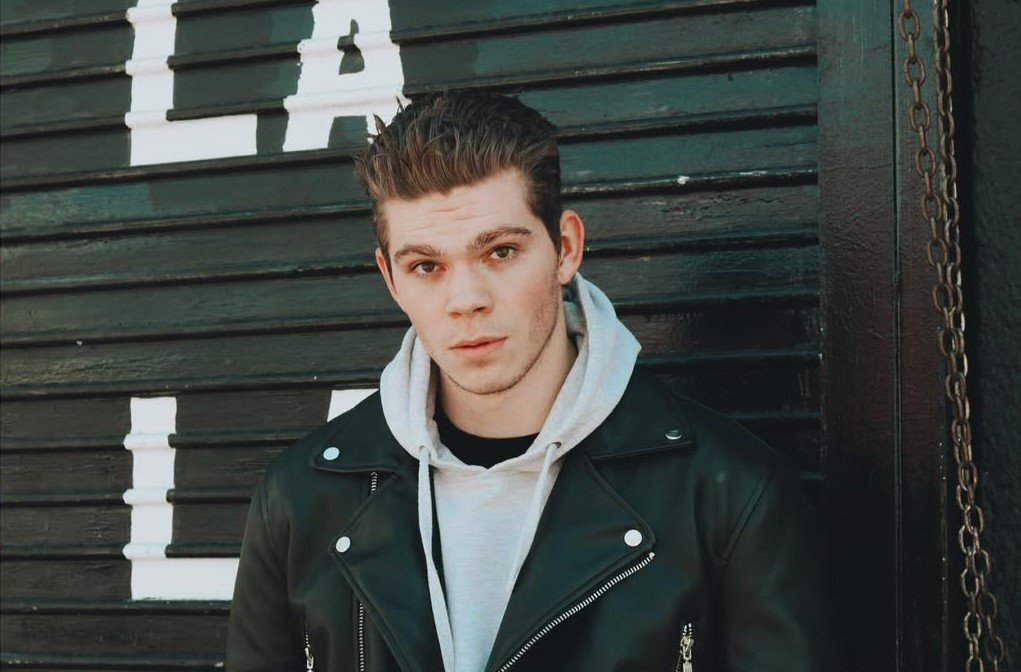 Visual de Daniel Diemer em 'Percy Jackson' vira piada na web