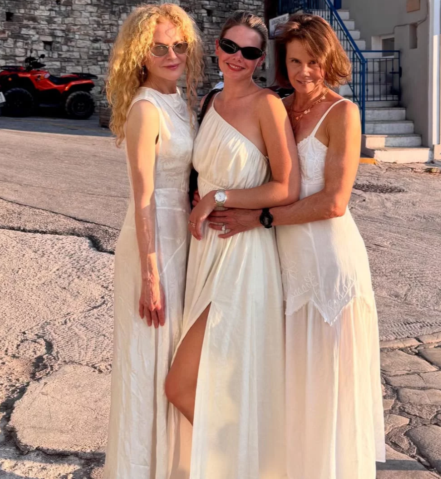 Após polêmica com perucas, Nicole Kidman exibe seus cabelos naturais; veja