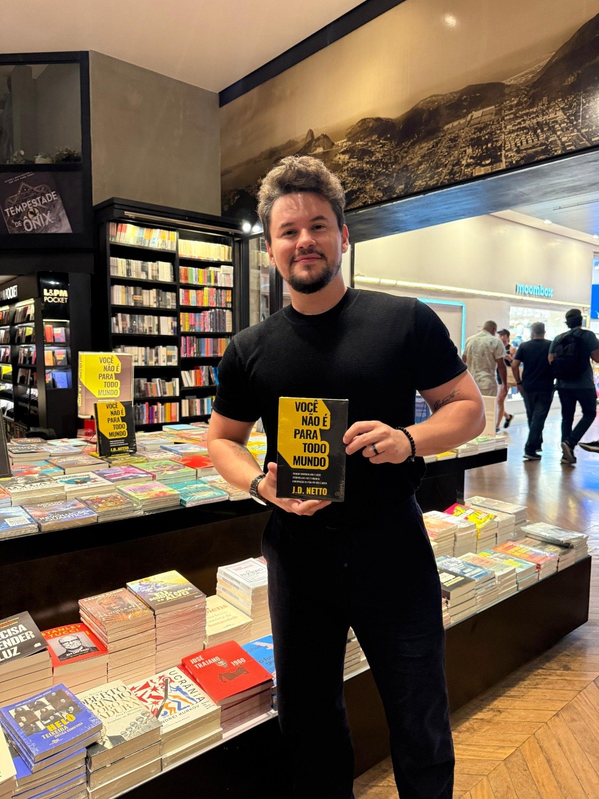 J.D. Netto marca presença na Bienal do Livro Rio com lançamento de ‘Você não é para todo mundo’