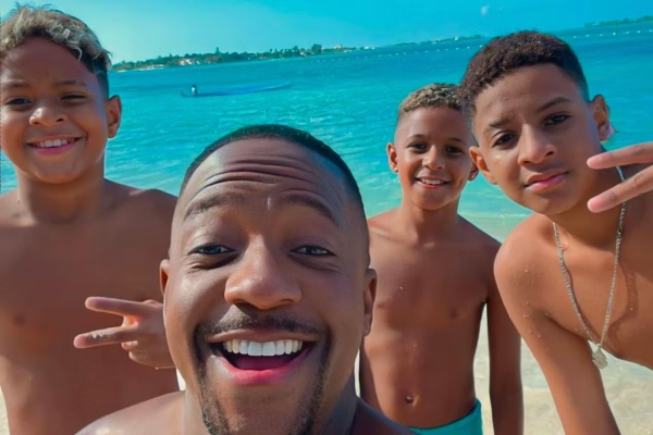 Mumuzinho aciona a Justiça após desconfirar de de gastos com pensão do filho