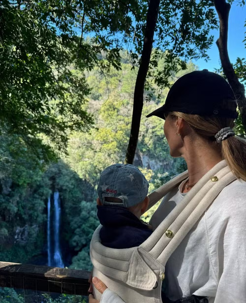 Gisele Bündchen exibe novas fotos do filho caçula