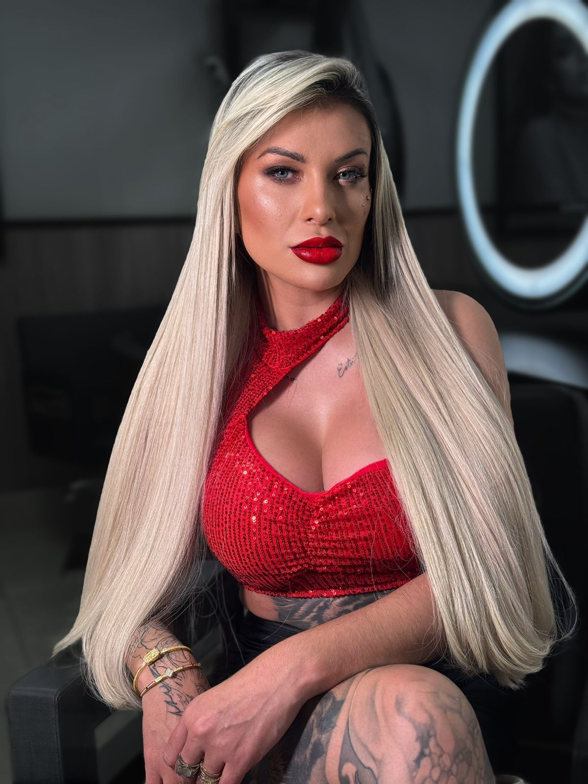 Antes e depois: Andressa Urach aparece como 'Ímola' em vídeo com visual ousado