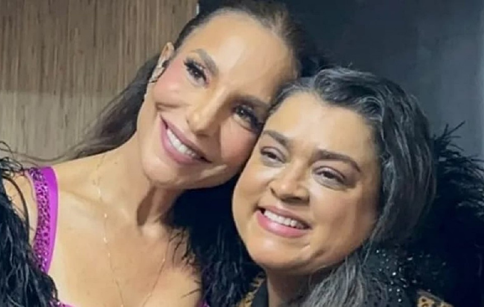 Ivete Sangalo chora em homenagem à Preta Gil durante show em Fortaleza