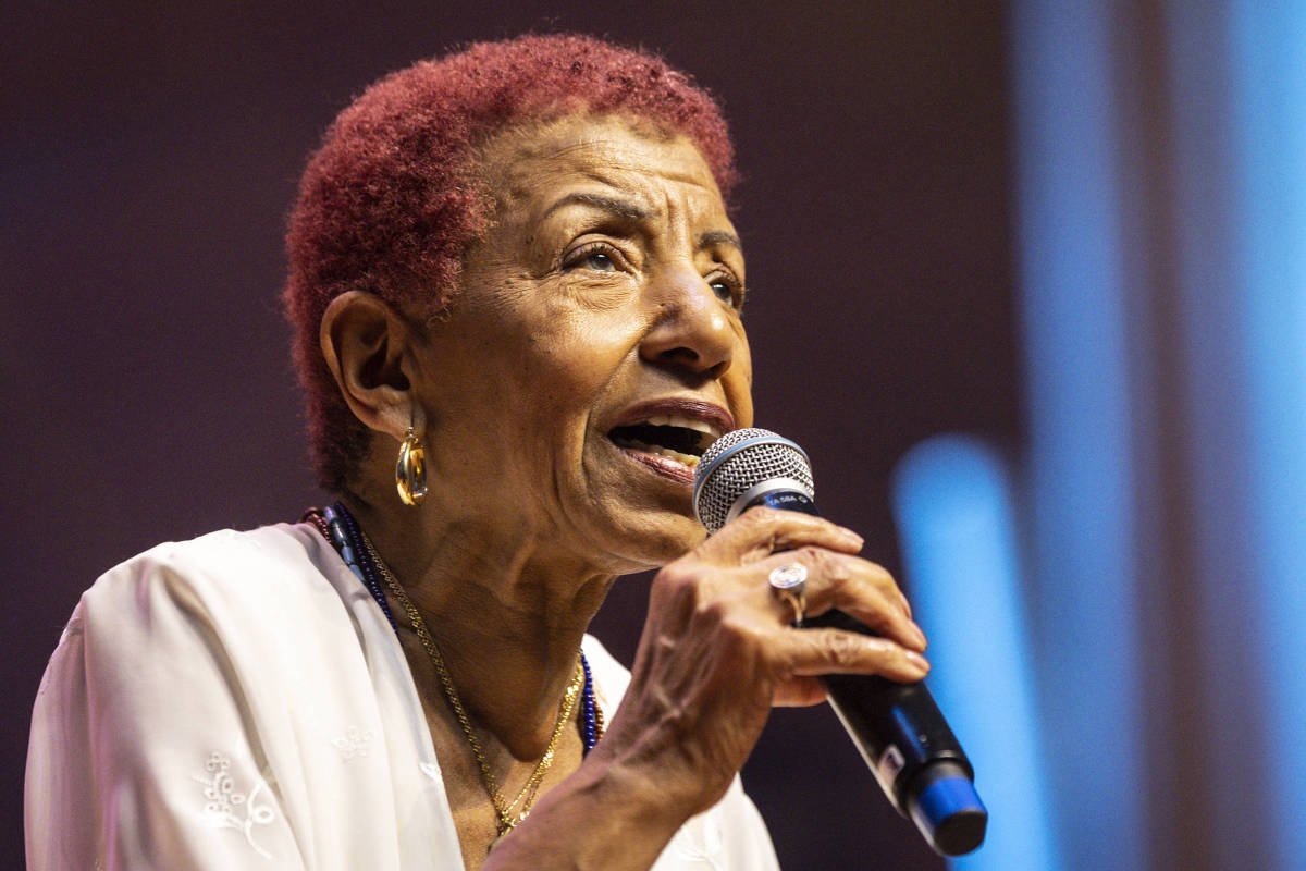 Saúde de Leci Brandão inspira preocupação; cantora está internada, sem previsão de alta e show é adiado