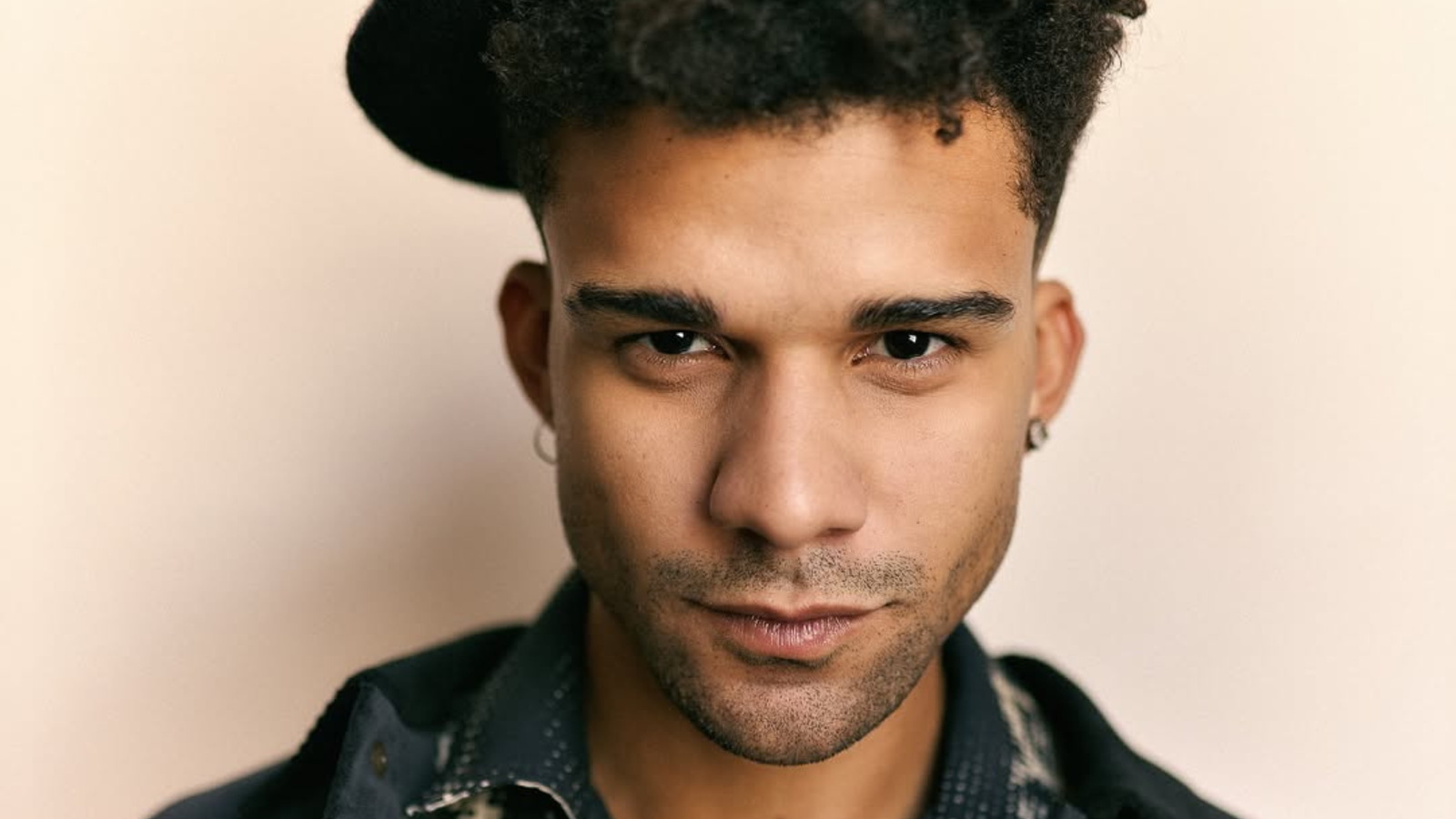 Ator Lucas Leto se envolve em acidente no Rio de Janeiro