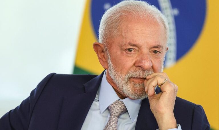 Governo regulamenta venda de ingressos online para combater cambismo digital