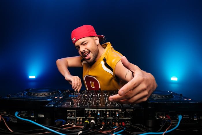 Setlist cheio de energia: o que esperar do show de Pedro Sampaio no The Town