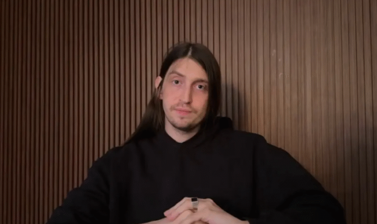 Felca diz sofrer ameaças de morte de crianças após mudanças no chat de voz do Roblox