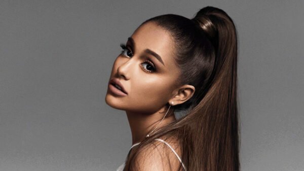 Vídeo: Ariana Grande quase é atropelada em Paris; assista 1 ariana grande planeja turne