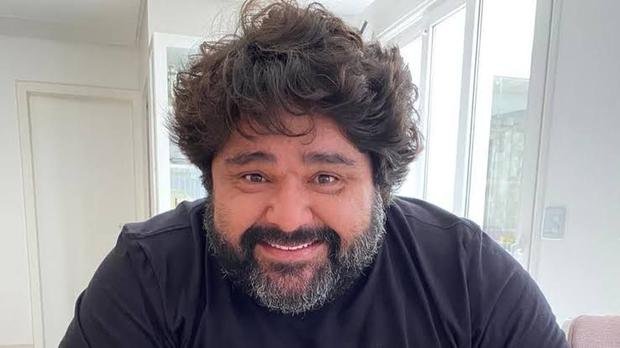 Fabiano Menotti impressiona com antes e depois após perder 52 kg e desabafa: "A luta continua"