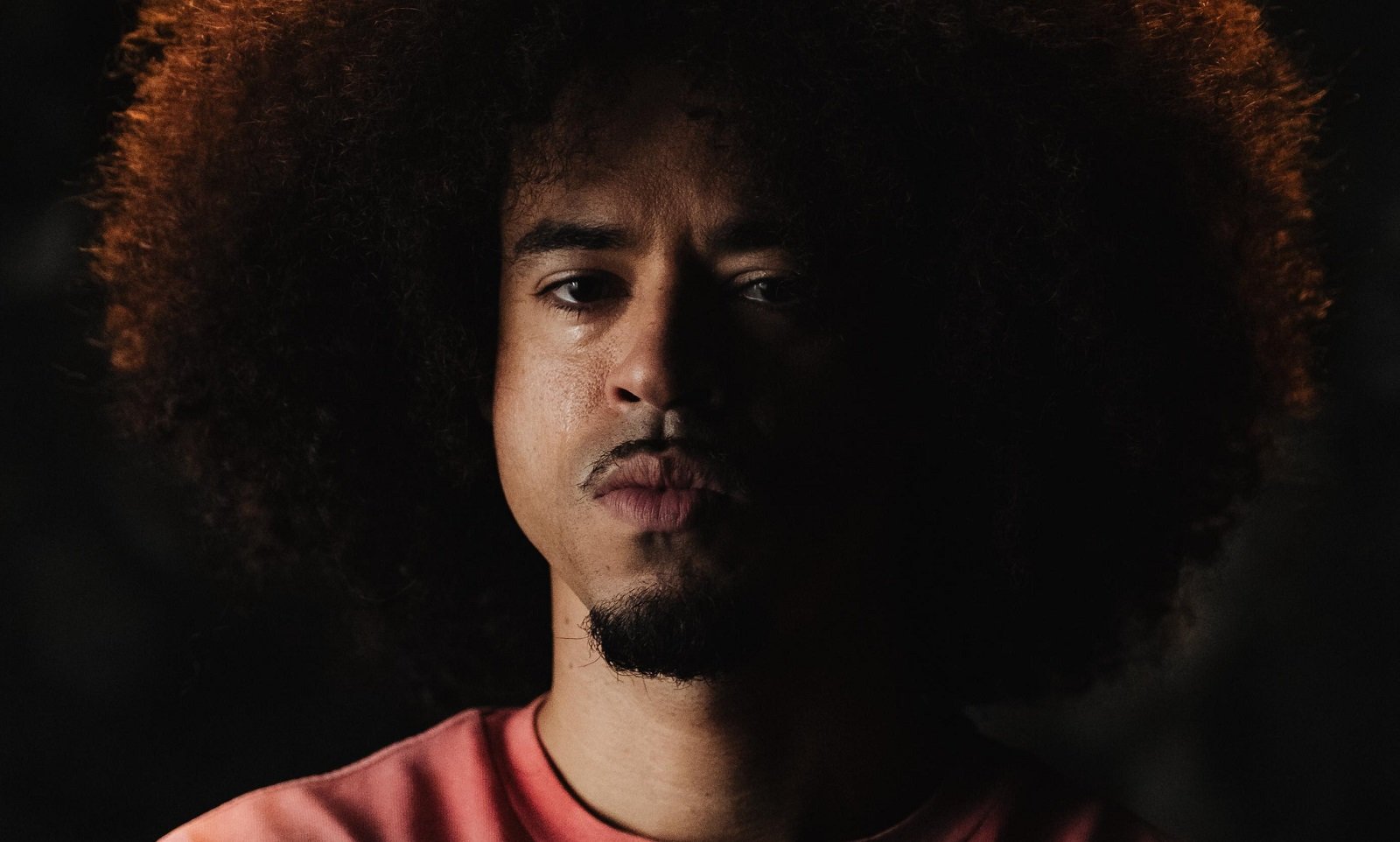 L7NNON lança “Não Me Manda Mensagem”, novo single sobre término e superação; veja letra