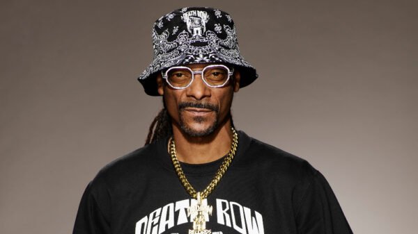Snoop Dogg gera polêmica ao criticar cena de casal lésbico em filme da Disney: "Maldito"