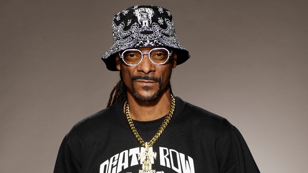 Snoop Dogg gera polêmica ao criticar cena de casal lésbico em filme da Disney: "Maldito"