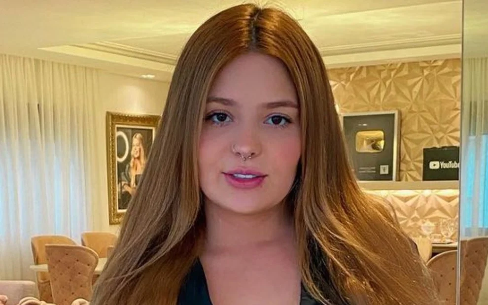 Viih Tube corre para o hospital após sofrer acidente doméstico inusitado 1 Viih Tube corre para o hospital após sofrer acidente doméstico inusitado