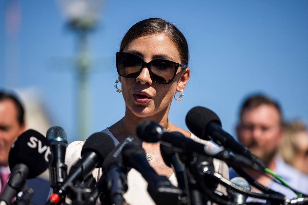 Quem é a brasileira que disse ter sido abusada por Jeffrey Epstein