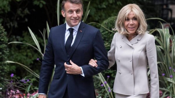 Emmanuel Macron levará à Justiça dos EUA provas científicas de que sua esposa nasceu mulher
