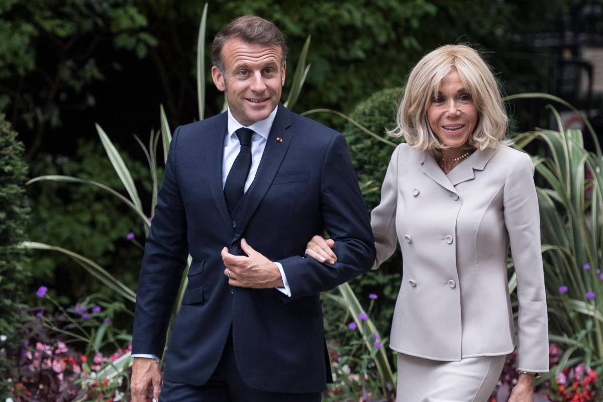 Emmanuel Macron levará à Justiça dos EUA provas científicas de que sua esposa nasceu mulher