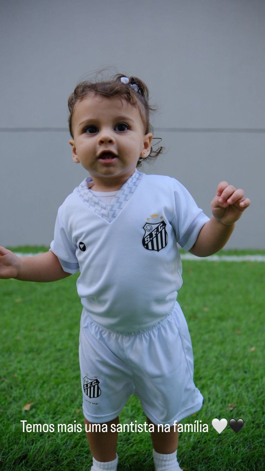 Neymar publica foto da filha uniformizada após polêmica com Amanda Kimberlly e Bruna Biancardi; entenda