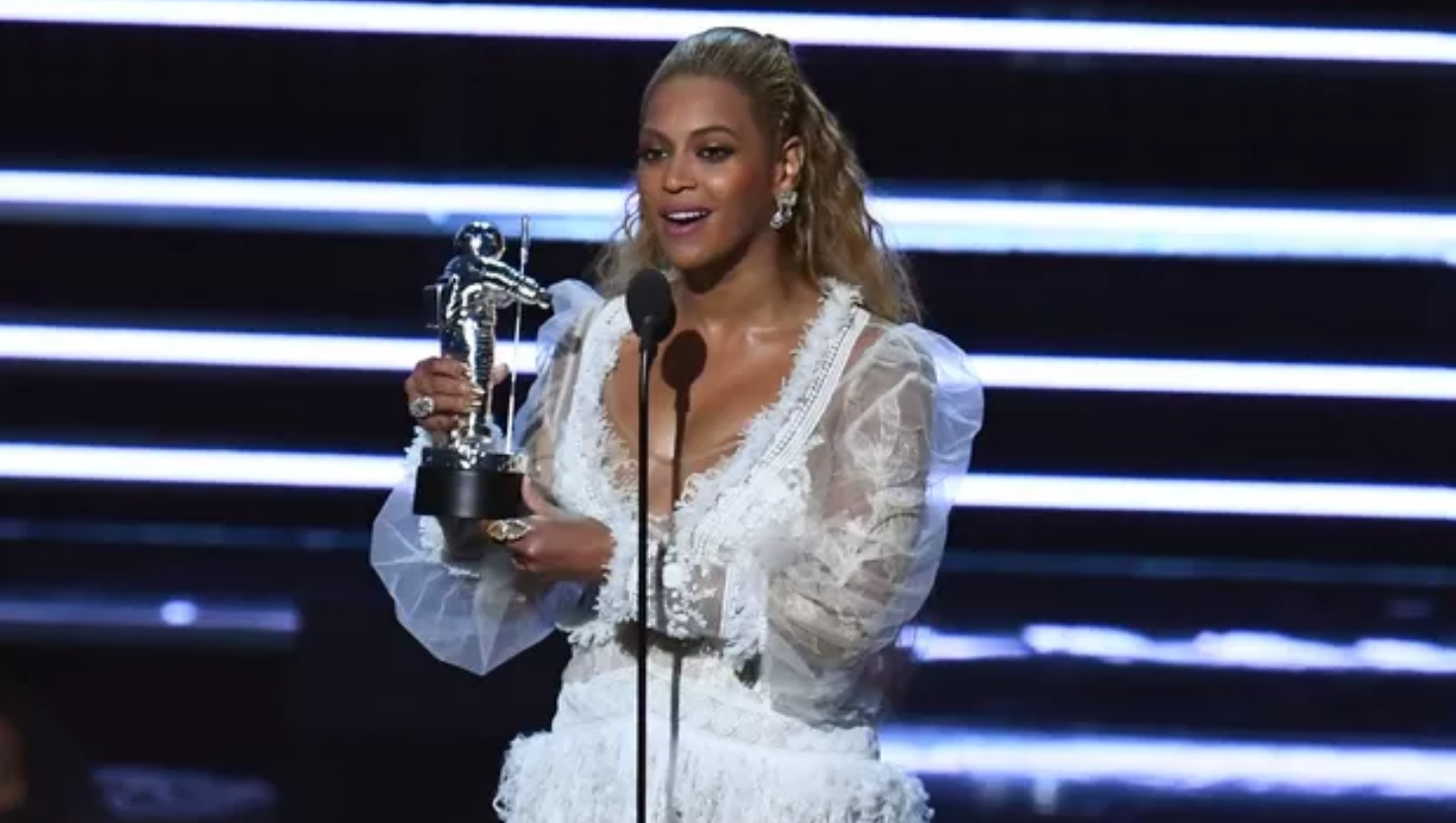 Letra e tradução "MORNING DEW (DONK)" - Beyoncé