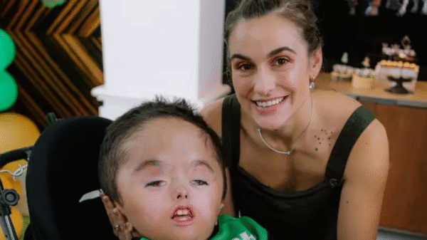 Nora de Ratinho fala sobre diagnóstico difícil do filho: 'Perdi o chão'