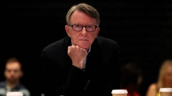 Embaixador britânico nos EUA é demitido após revelações de vínculo com Jeffrey Epstein