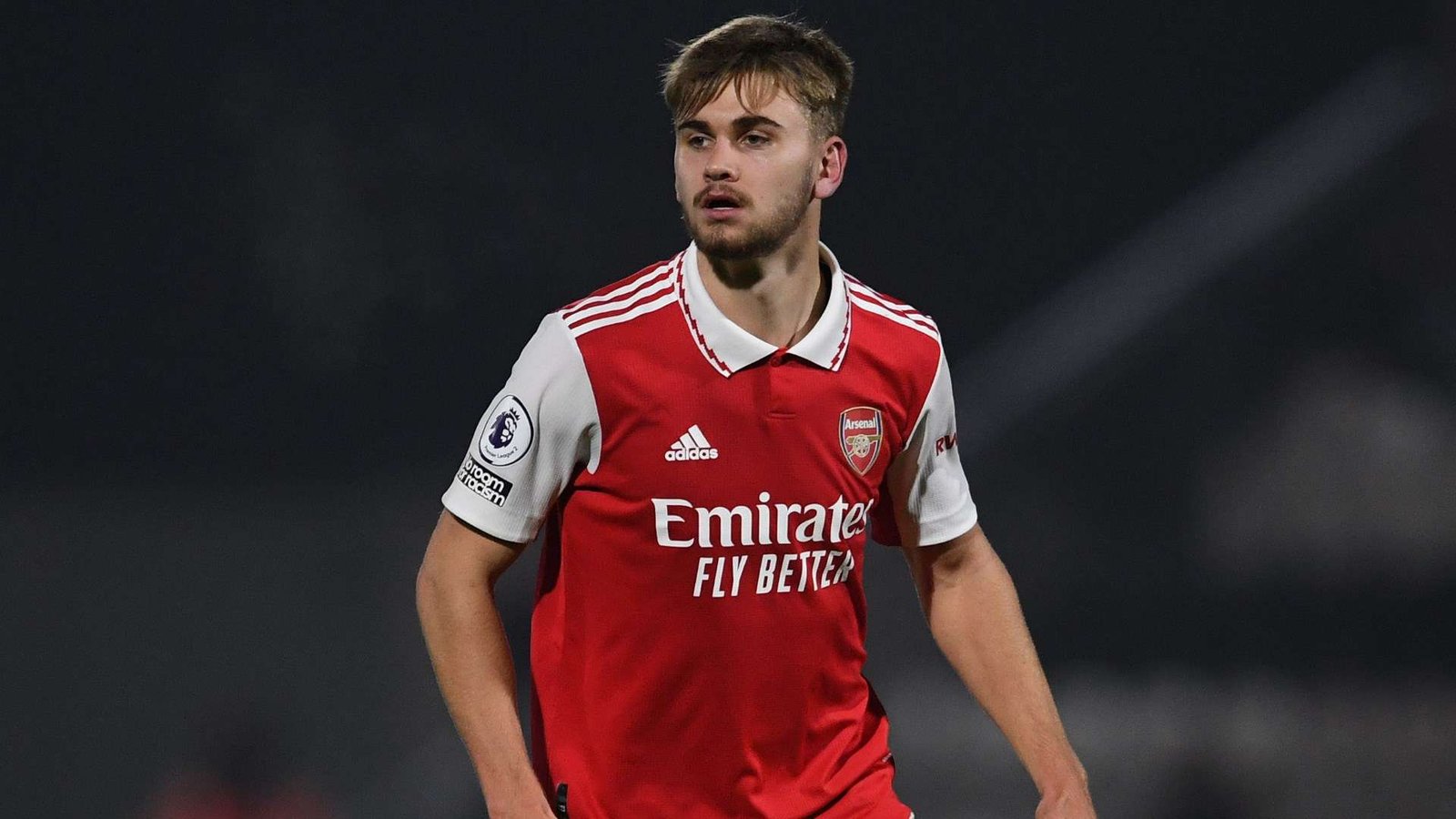 Ex-jogador do Arsenal morre aos 21 anos após grave lesão cerebral durante partida