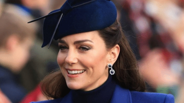 Após reação negativa ao loiro, Kate Middleton volta ao cabelo castanho